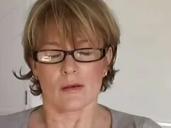 HD Порно: Violación de videos caseros español xxx la chica en la mesa con un amigo de su порно видео