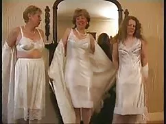 HD Порно: Salió español xxx de debajo de sus bragas y han corrido en la boca порно видео